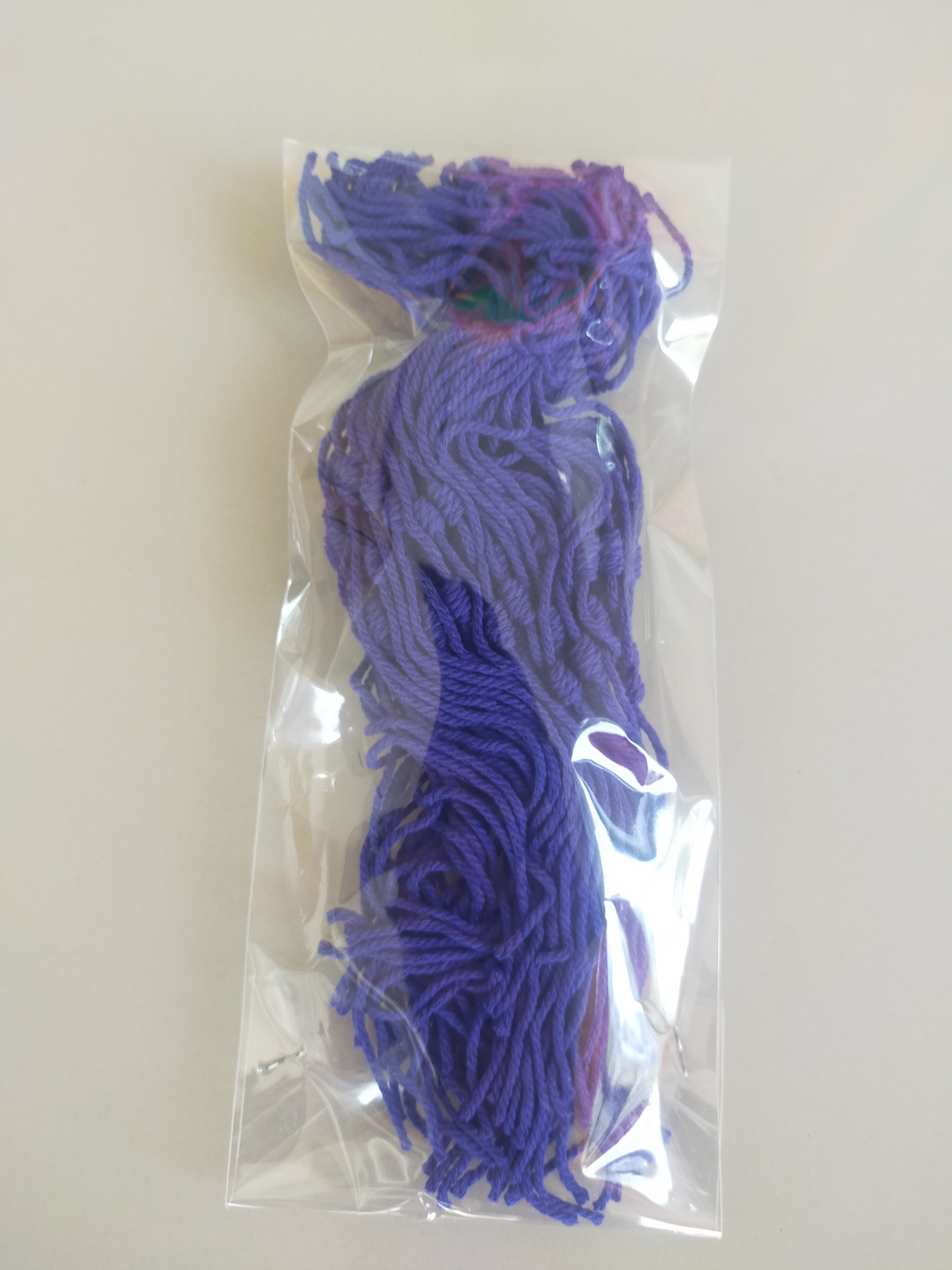 สายสิญจน์ผูกข้อมือสำเร็จรูป คละ สี มี สีขาว สีแดง สีน้ำเงิน สีเหลือง สีฟ้า สีเหลืองอ่อน สีน้ำตาล สีส้ม สีม่วง สีเขียว