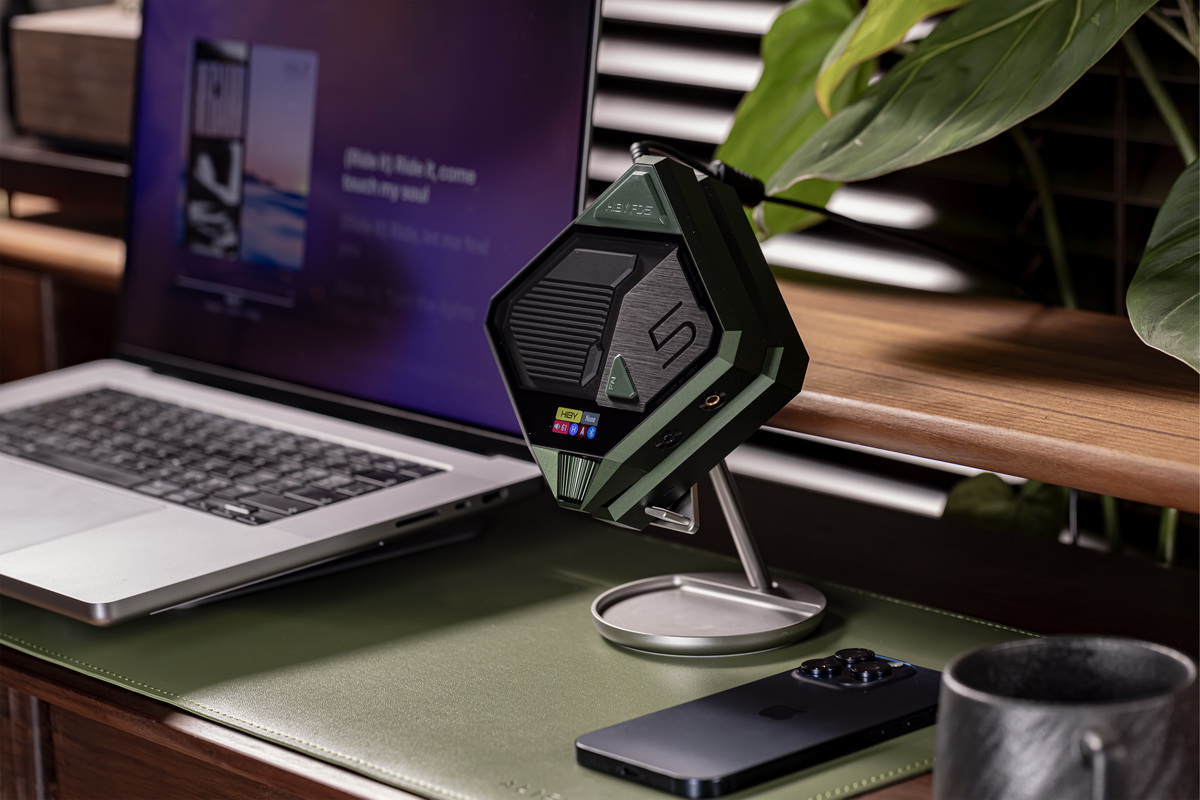 Hiby FD5 DAC/AMP ตั้งโต๊ะ Class A/AB ชิป AKM4493 x4 ในธีมไซเบอร์พังค์ รองรับ MQA ประกันศูนย์ไทย