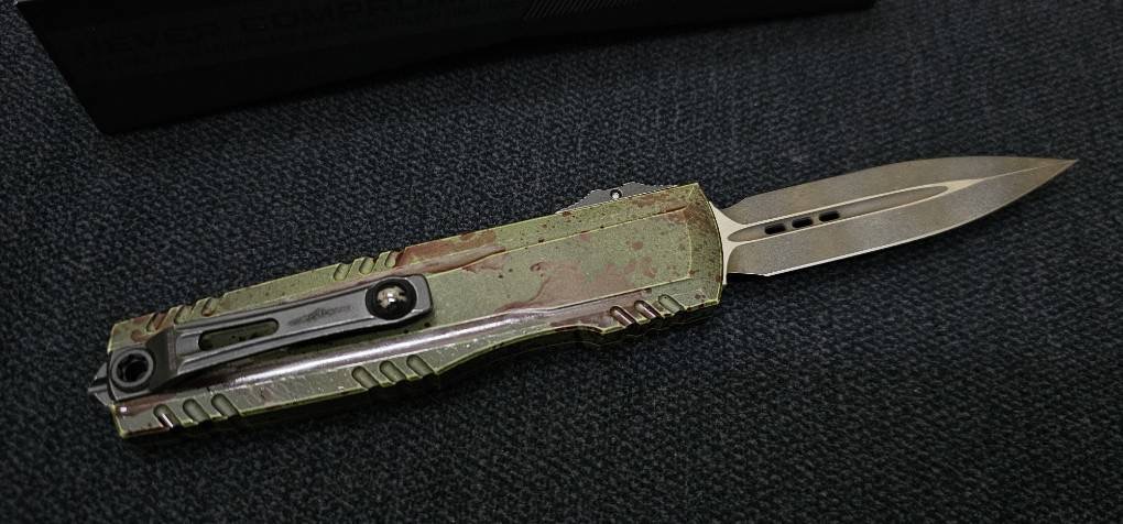 Microtech Luminary D/E Outbreak Deep Engraved Signature Series