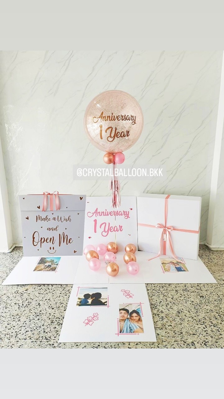 Anniversary Surprised Box กล่องเซอร์ไพรส์วันครบรอบ Bubble ขนาด 24" กลิตเตอร์สีโรสโกล พร้อมตกแต่ง สามารถใส่รูปได้ 4 ใบ สามารถเปลี่ยนสีลูกโป่ง/เปลี่ยนข้อความได้