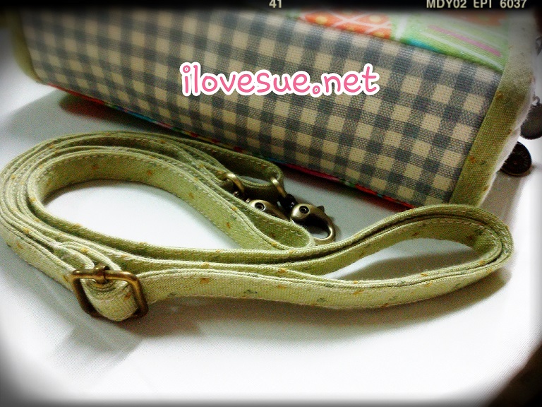 กระเป๋าสามช่อง ผ้าพิมพ์อเมริกา- สินค้าสั่งทำ แจ้งขนาดว่าต้องการใส่โทรศัพท์รุ่นอะไรนะคะ