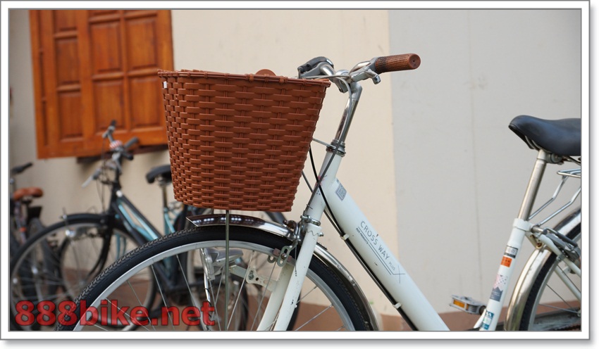 ตะกร้าจักรยาน BAKET04 สไตล์หวายเทียม พร้อมฝาปิด.มีแบบนูน ตะกร้าพลาสติก