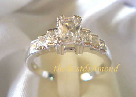 +++แหวนสไตน์ Modern สวยมากๆๆๆค่ะ เพชรสี่เหลี่ยม วางแบบขั้นบันไดค่ะ กำลัง InTrend ในต่างประเทศค่ะ BR933RD+++