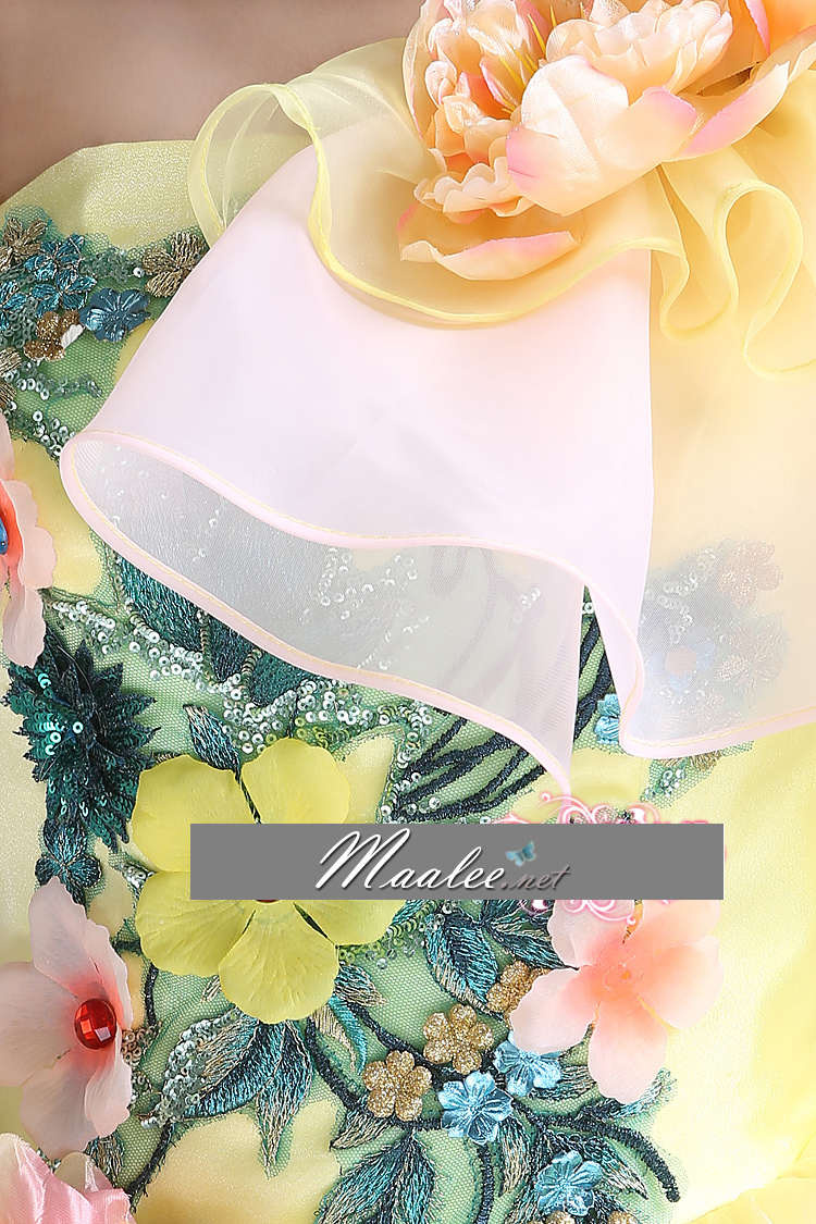 พร้อมเช่า ชุดแฟนซี ชุดราตรียาว สีเหลืองอ่อน ไหล่เฉียง แต่งระบายผ้าแก้ว และดอก Peony