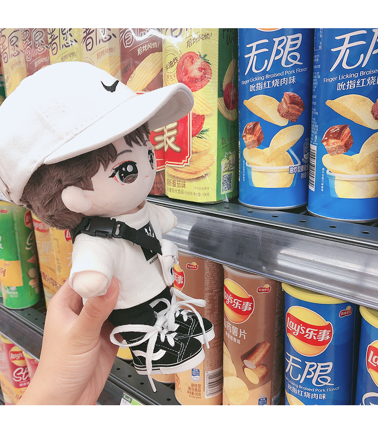 ตุ๊กตาหวังอี้ป๋อ (20 cm.) ชุดเสื้อยืดแฟชั่นสนามบิน