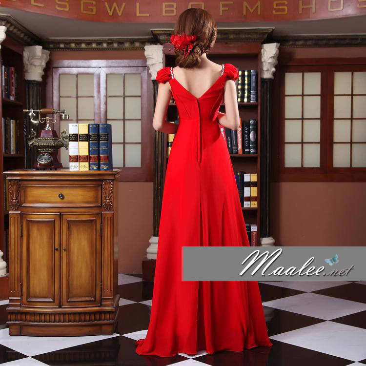 พร้อมส่ง ชุดราตรียาว สีแดง มีแขน แบบเปรี้ยวอมหวาน ปักเลื่อมช่วงคอ หลังผ่าตัววี