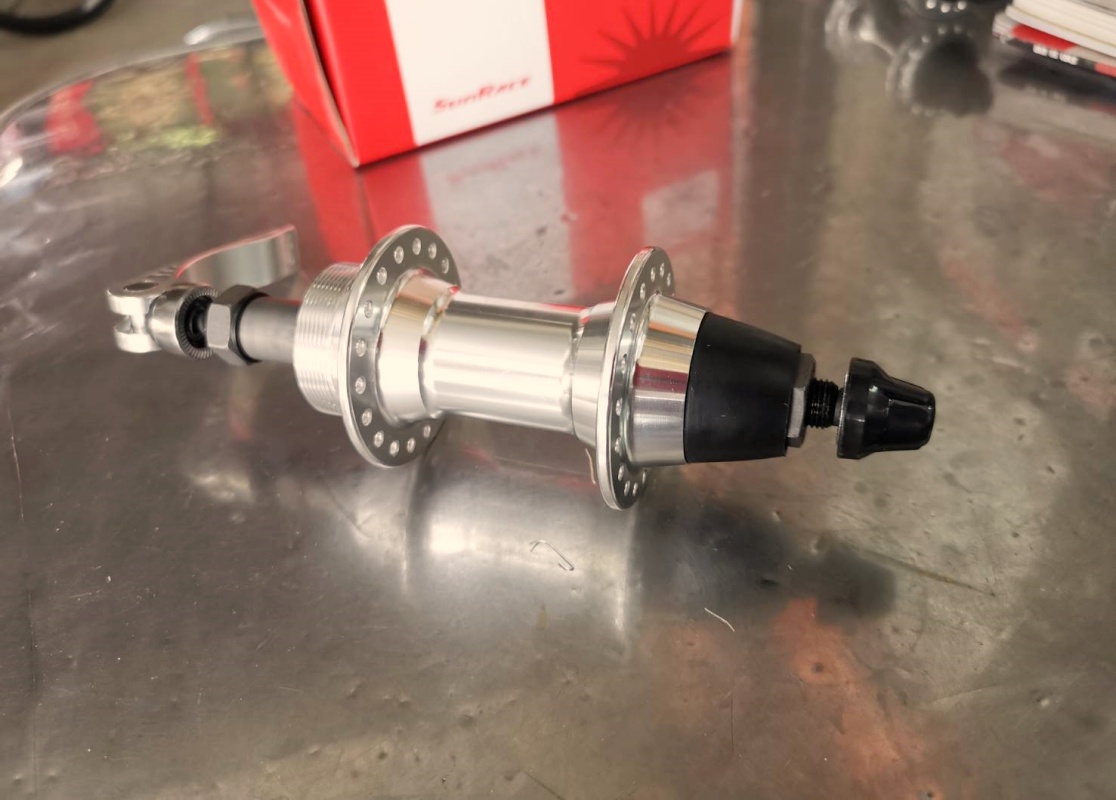 ดุมหลัง ดุมเสือภูเขา FORMULA MTB Rear HUBS Rotary Fl (เฟืองเกลียว) 32/36 รู สีดำและสีเงิน ดุมเกลียว