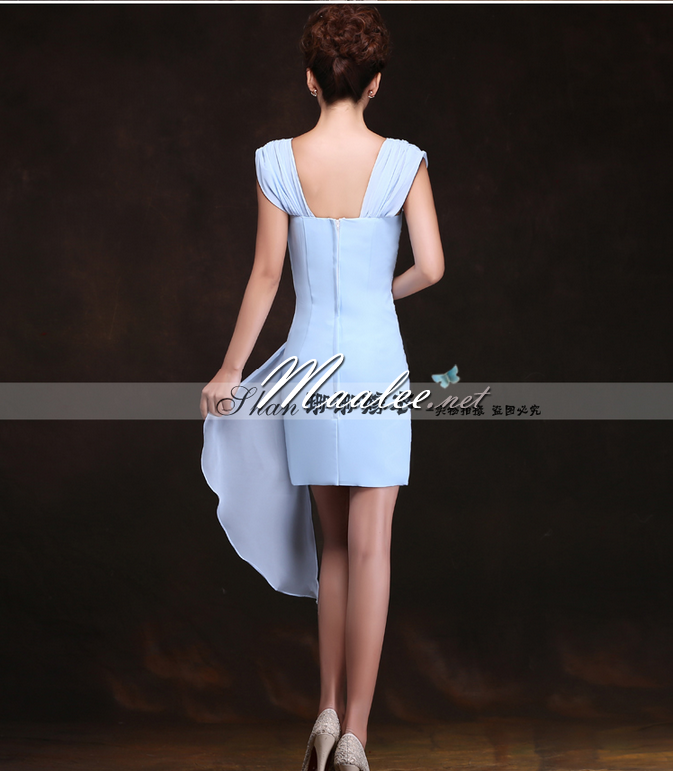 พร้อมเช่า ชุดเพื่อนเจ้าสาว ผ้าชีฟอง สีฟ้า ชุดเข้ารูปเน้น อกเเอว สะโพก แบบแขนกุกช่วยพรางต้นแขนได้