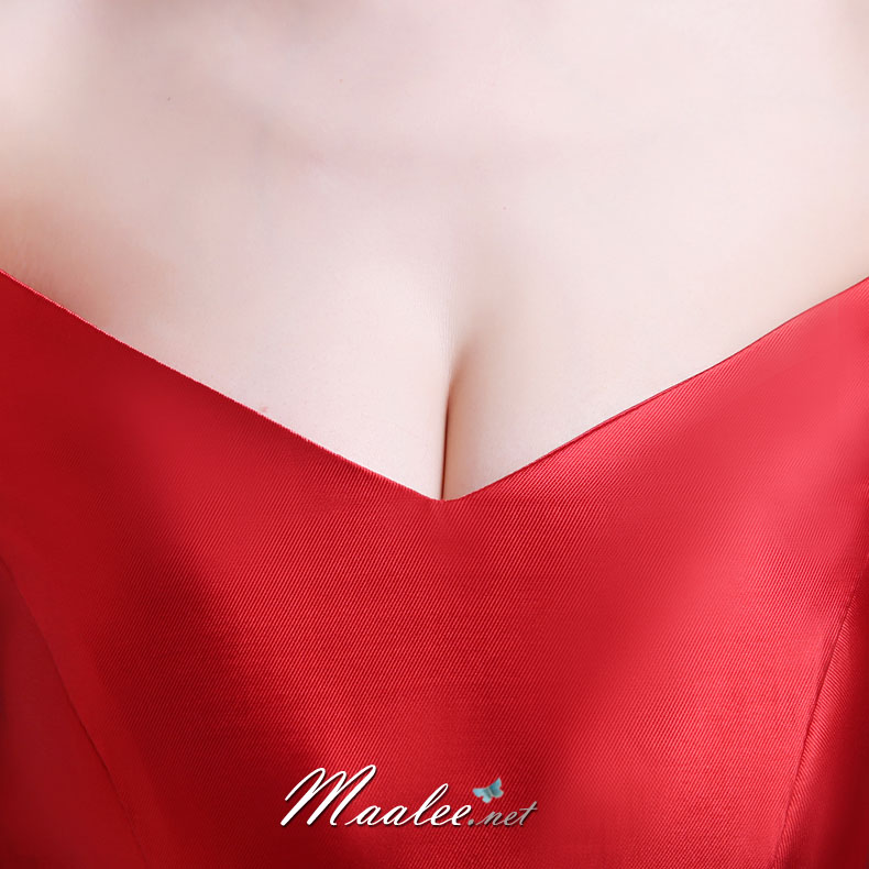 พร้อมเช่า ชุดราตรียาว แบบปาดไหล่ ผ้าไหมดัชเชส แต่งโบว์ช่วงเอว สีแดง (เชือกผูกหลัง)