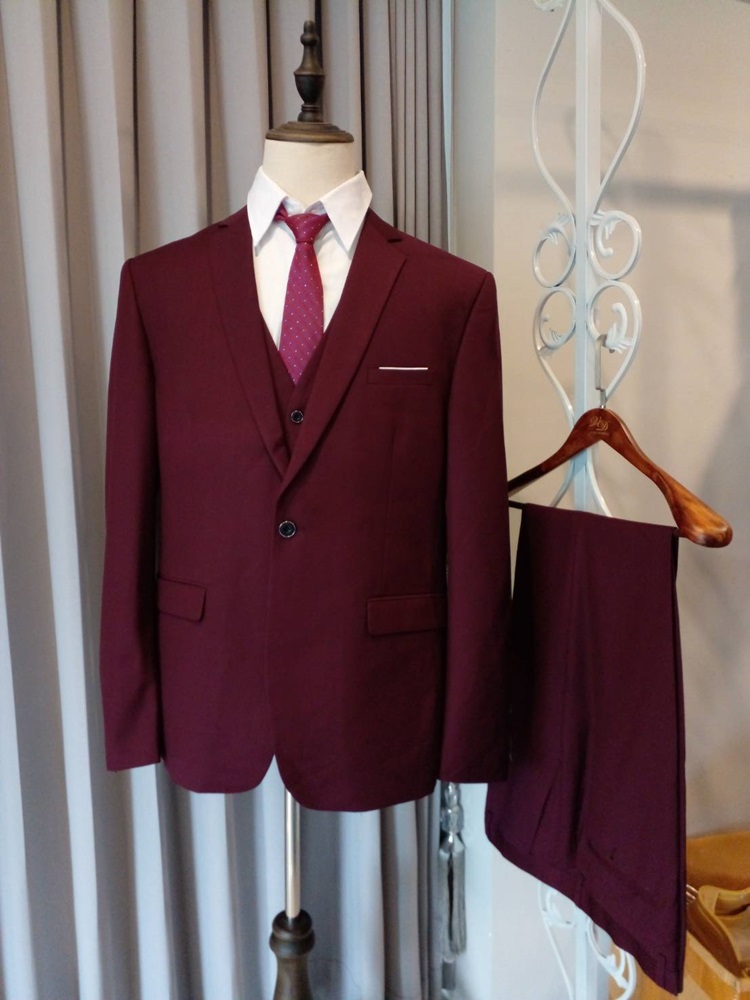 พร้อมเช่า ชุดสูทชาย สีแดงเบอร์กันดี คลาสสิก รุ่นกระดุมเดียว (พร้อมเสื้อกั๊ก) พลัสไซส์