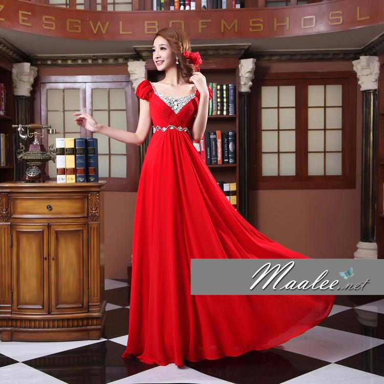 พร้อมส่ง ชุดราตรียาว สีแดง มีแขน แบบเปรี้ยวอมหวาน ปักเลื่อมช่วงคอ หลังผ่าตัววี