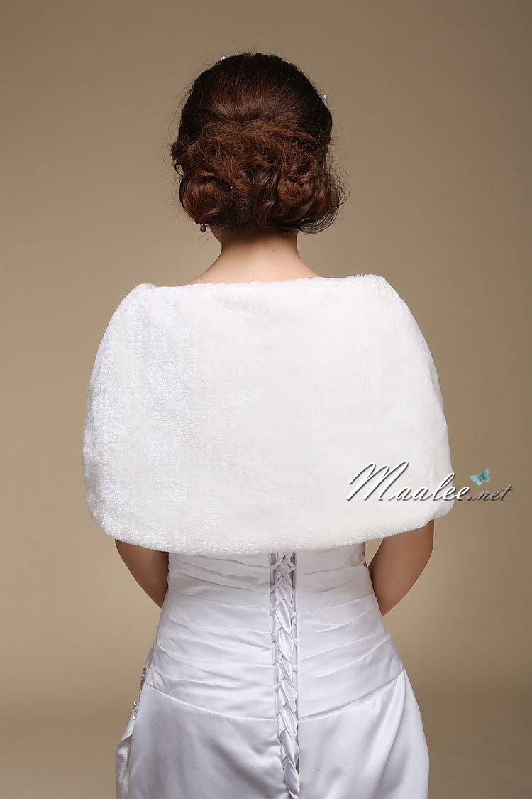 ผ้าคลุม ขนสัตว์ แต่งมุก 3 เม็ด สีขาว