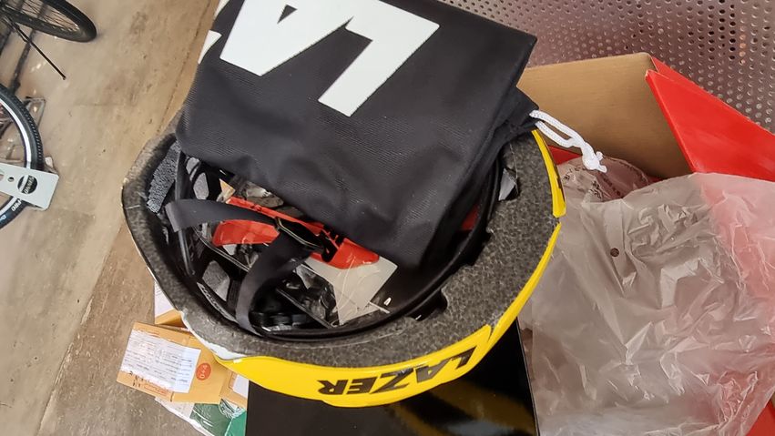 LAZER หมวก GENESIS, สีทีม JUMBO VISMA, S, M, L (รุ่นปี 2020)