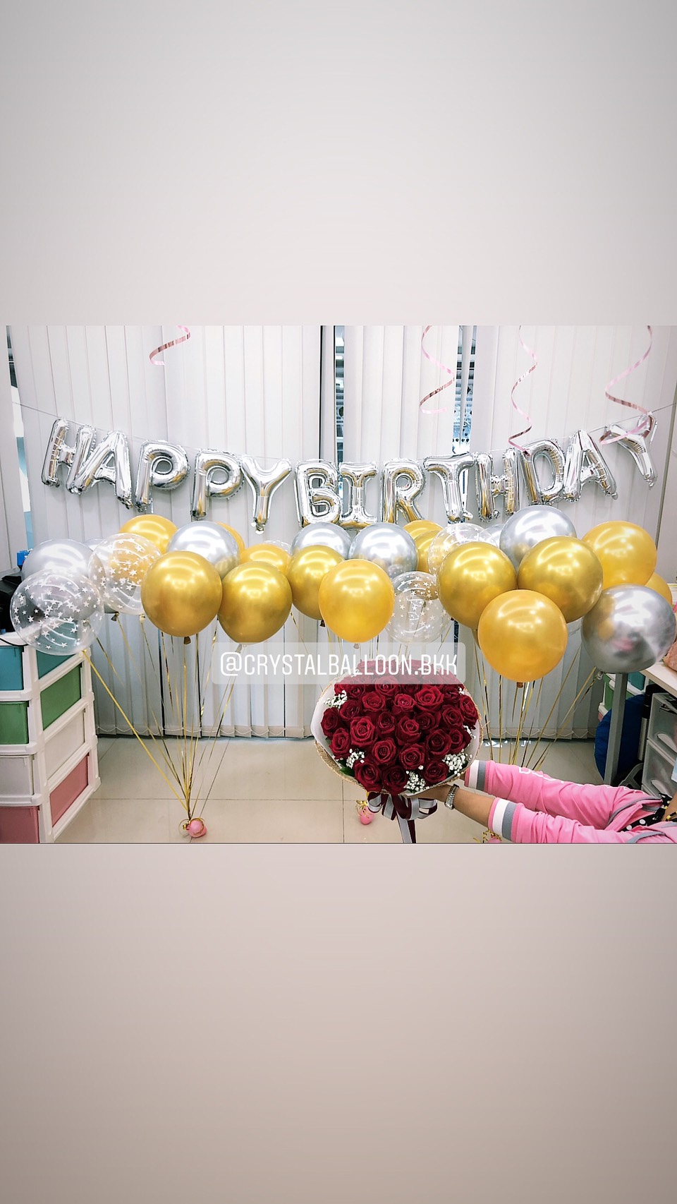 ลูกโป่ง วันเกิด HAPPY BIRTHDAY 13 ตัว พร้อม ลูกโป่งลอยฝ้า (ราคายังไม่รวมช่อดอกไม้) พร้อมตกเเต่ง สามารถเปลี่ยนสีลูกโป่ง/เปลี่ยนสี-ตัวอักษรได้