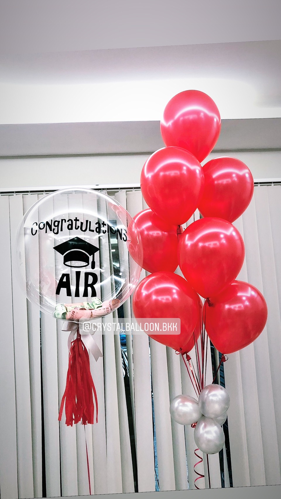 ลูกโป่ง รับปริญญา สำหรับสายเปย์ Bubble ขนาด 24" Theme สีแดง สามารถใส่เงินได้ พร้อมตกแต่ง ช่อลูกโป่ง ช่อ 7 ลูก 1 ช่อ พร้อมตกเเต่ง สามารถเปลี่ยนสีลูกโป่ง/เปลี่ยนข้อความ/เปลี่ยนขนาดได้