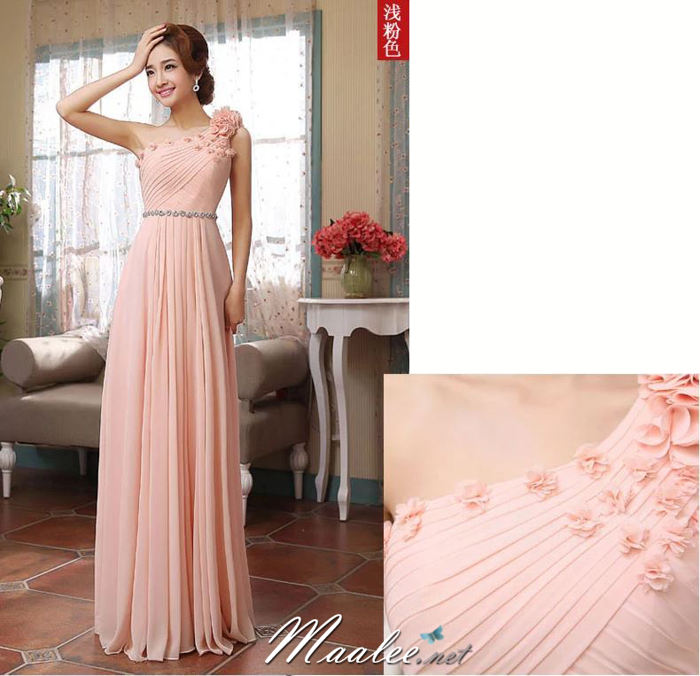 พร้อมเช่า ชุดราตรียาว ไหล่เดียว ผ้าชีฟองคาดเพชรที่เอว แต่งดอกสวย สีเหลือง