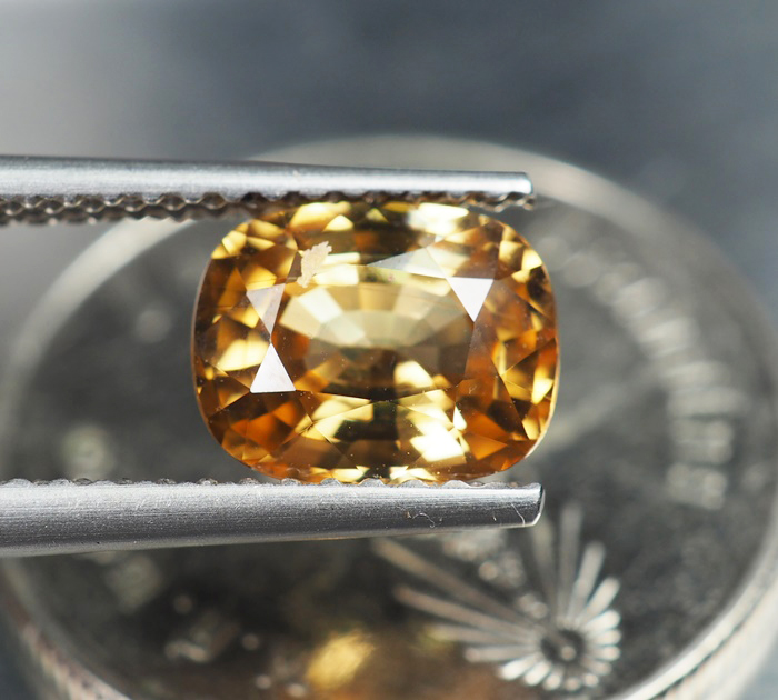 เพทายกัมพูชา 1.92 กะรัตทรงสวย