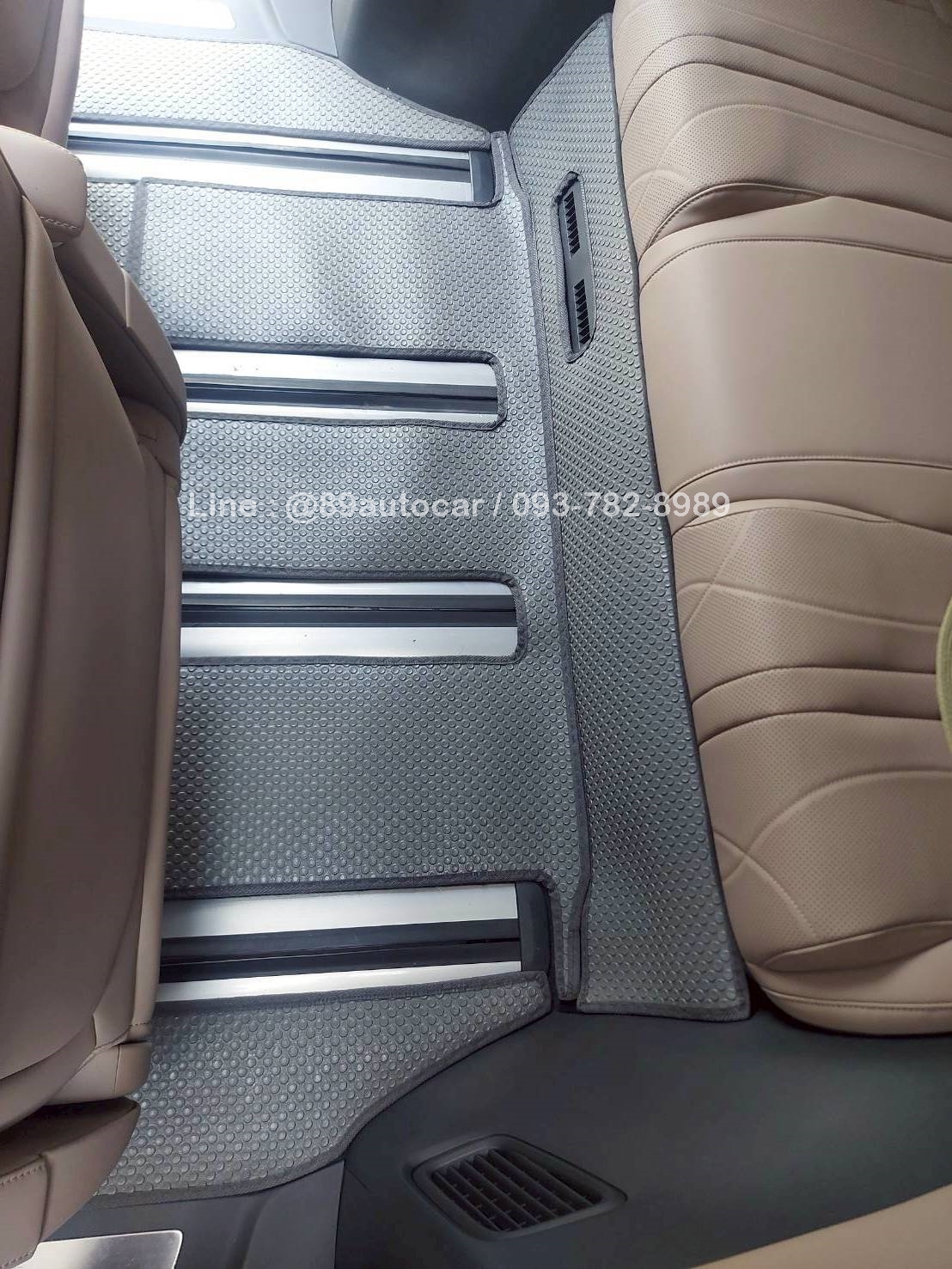 ผ้ายางปูพื้นรถยนต์ Xpeng X9 ปูกระดุมเล็ก PVC สีเทา