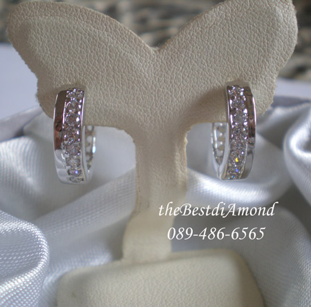 ==E506RD+ต่างหูแถวเพชรข้าง+เรียบ หรู ดูดีมากๆ ใส่ติดหูได้ทุกวัน ไม่เวอร์ ดูผู้ดีมากๆๆค่ะ ดีไซน์ก็เก๋ค่ะ ฝังเพชรด้านข้าง มีแหวนและจี้ เข้าชุดด้วยค่ะ