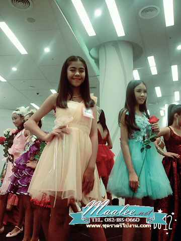 พร้อมส่ง ชุดราตรีสั้น เพื่อนเจ้าสาว กระโปรงตาข่าย เอนกประสงค์ ผูกเป็นบ่าเดียว และแบบอื่นๆอีกมากมาย สีโอโรส พร้อมเข็มกลัดดอก (จับสม๊อกด้านหลัง)