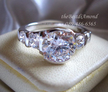 มมาอีกวงค่ะ สำหรับไซน์ใหญ่เกิน 1 กะรัต วงนี้ประมาณ 2 กะรัตกว่าๆค่ะ หรูหรามากค่ะ ชุปทองแท้ 24 K 5 ไมครอน รหัส BR912RD