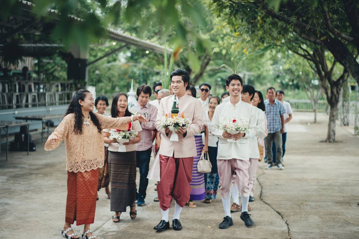 เช่า ชุดไทย ชุดเพื่อนเจ้าสาว ชุดไทยผ้าถุงสีกลีบบัว สไบเรียบสีชมพูอ่อน