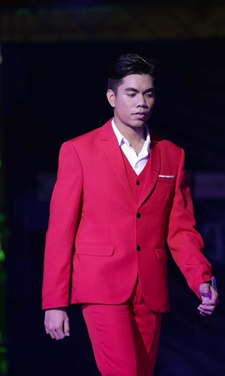 พร้อมเช่า ชุดสูทชาย สีแดงสด แต่งกระดุมดำ +เสื้อกั๊กสีส้มสด