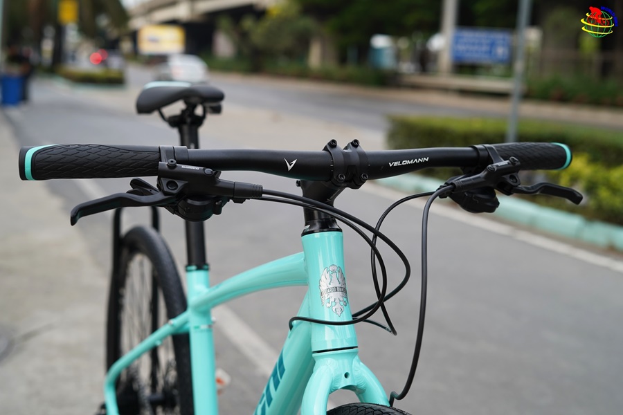 Hybrid bicycle BIANCHI C-SPORT 3 ALU DISC CAMALEONTE HYBRID Shimano Alivio 2X9 speed 700C