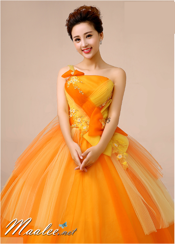 พร้อมเช่า ชุดแฟนซี ชุดราตรี ไหล่เดียว สีส้มแต่งระบายสีเหลือง น่ารัก แต่งโบว์เพิ่มความหวาน