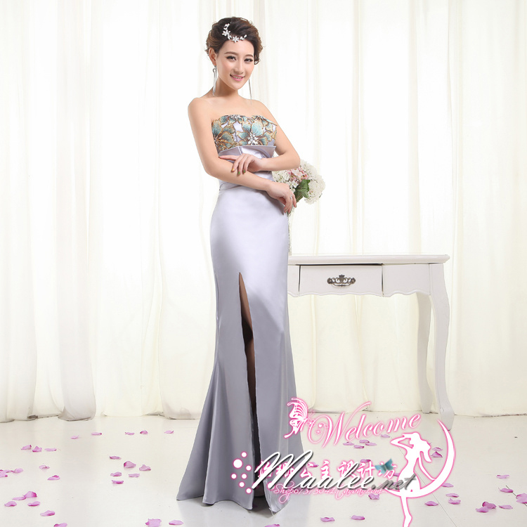 พร้อมเช่า ชุดราตรียาว สีเงิน เกาะอกลูกไม้ปัก ทรงหางปลา ผ้าซาติน