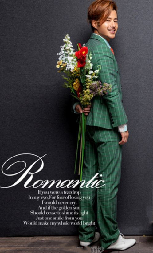 พร้อมเช่า ชุดสูทชาย สีเขียว ลายทางเก๋ๆ (พร้อมเสื้อกั๊ก)