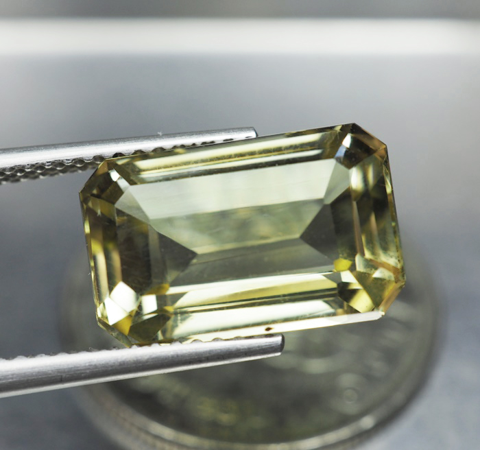 พลอยซิทรินสีเหลือง 5.20 กะรัตทรงสี่เหลี่ยม