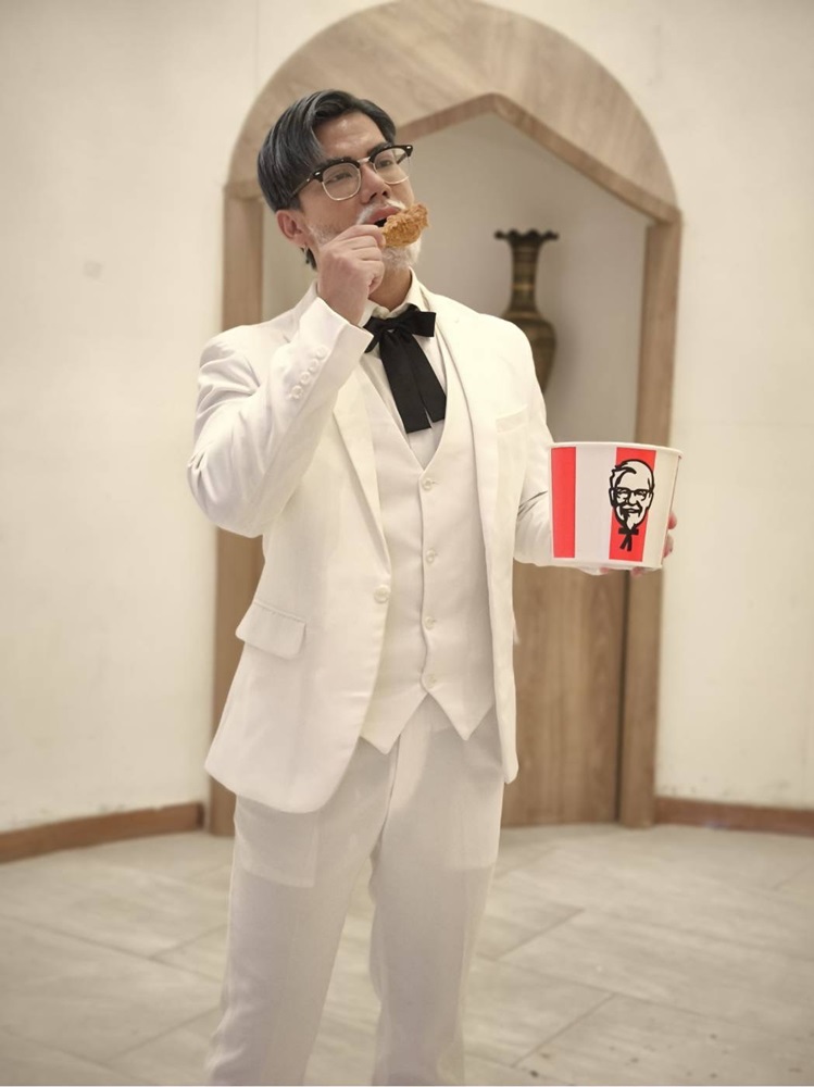 พร้อมเช่า ชุดสูทชาย สีขาว งานเนียบ (พร้อมเสื้อกั๊ก)