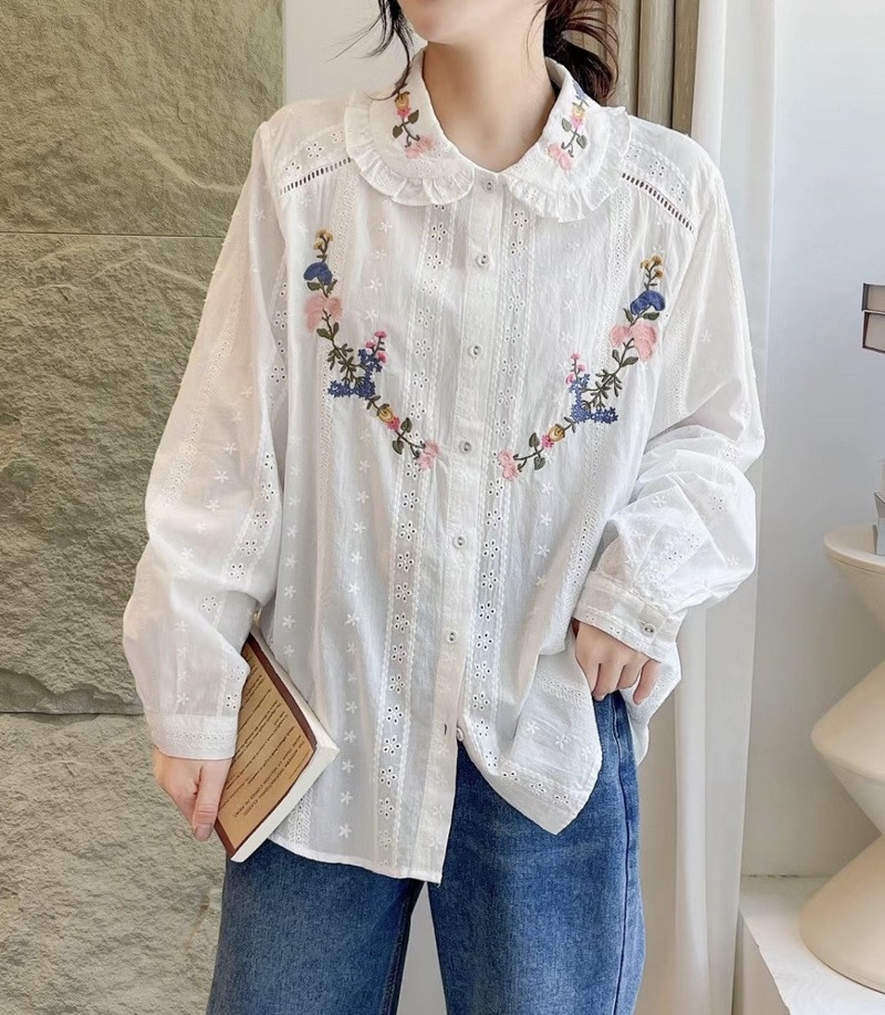 เสื้อคอบัวผ้าลูกไม้ลายปัก