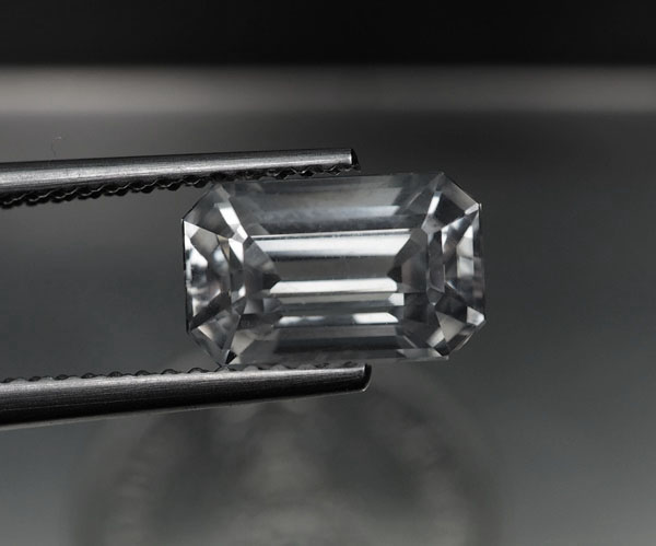 เพทายกัมพูชา 3.02 กะรัตทรงสี่เหลี่ยม