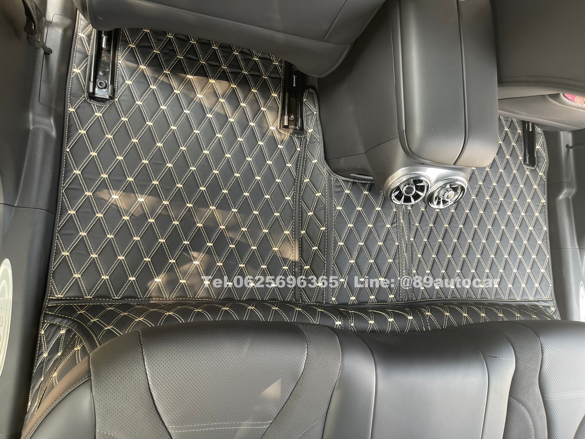 พรมรถ Ora 07 ปูพรมVVIP สีดำด้ายทอง เต็มคัน 6 ชิ้น