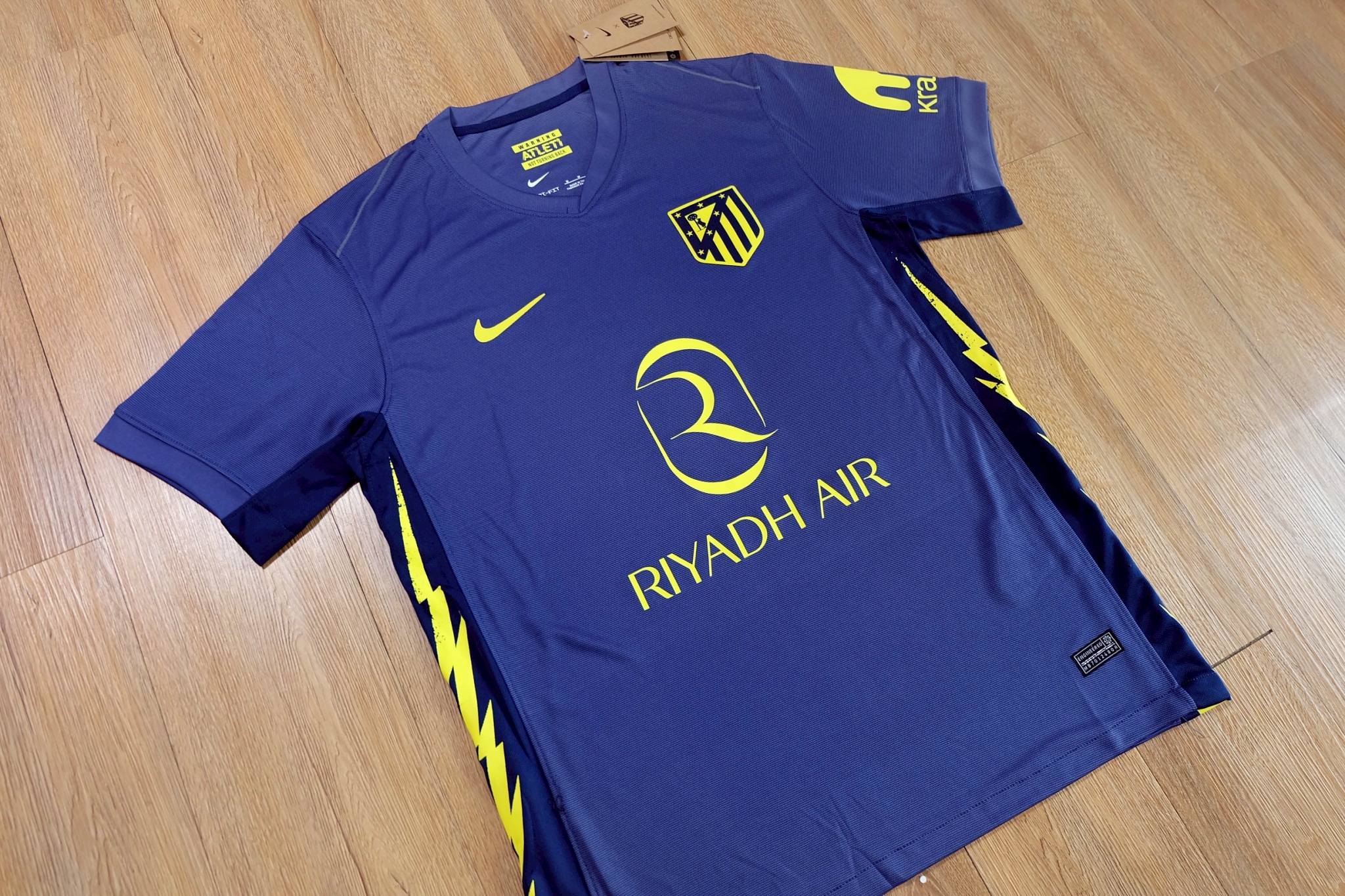 Atletico Madrid 2025/26 Away Jersey เสื้อแอตเลติโก้ มาดริด เยือน