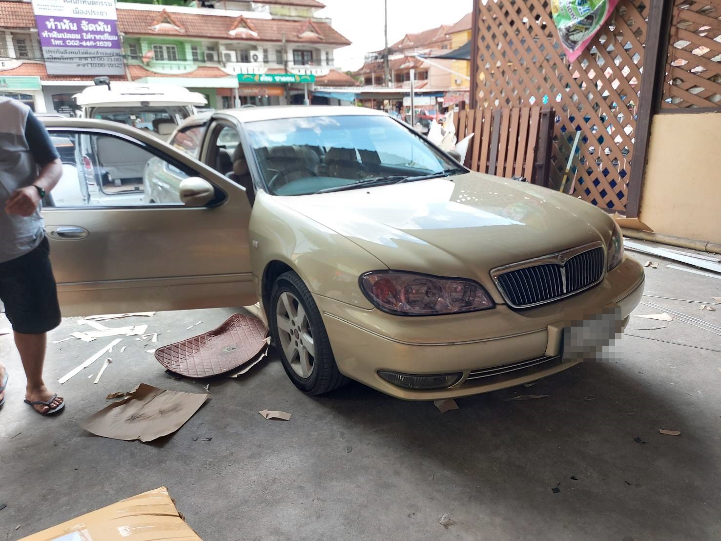 พรมหกดี ปูพื้น Nissan Cefiro A33 เข้ารูป