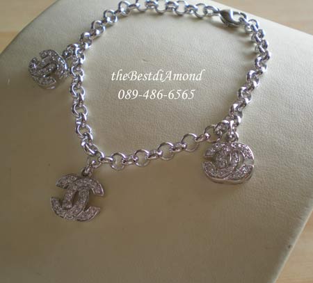 CL011RD+++สร้อยข้อมือ Chanel ตุ้งติ้งน่ารักมากๆๆๆ+++ลายสร้อยคล้ายๆลายผ่าหวาย น่ารักสุดๆ มีตัว Chanel ห้อย 3 อันเป็นส่วนตุ้งติ้ง ดูดี ทันสมัย