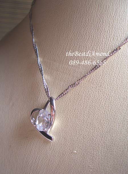 BP909RD+++Oval in My Heart+++จี้น่ารักๆๆ ทันสมัย เก๋ไก๋ ใส่สวยทุกโอกาส เพชรเป็นรูปไข่ เล่นไฟดีค่ะ ล้อมอยู่ในกรอบหัวใจ น่ารักมากๆๆ ตัวเรือนเงินแท้