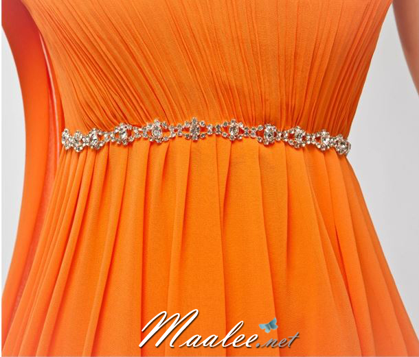 พร้อมส่ง ชุดราตรียาว ไหล่เดียว ผ้าชีฟองแต่งดอกที่ไหล่ เอวคาดเพชรสวย สีแดง