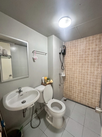 ให้เช่าคอนโด ลุมพินี ทาวน์ชิป รังสิต-คลอง1 ตึกB2 ห้อง 23 ตร.ม.เฟอร์ครบ พร้อมอยู่ได้เลย