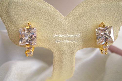 หมด++BE311++ต่างหูเพชรสี่เหลี่ยมโชว์เพชรสุดๆ +โชว์เพชรแบบPrincess cut สุดด้วยการฝังแบบหนามเตยแค่ 2 จุด หุ้มเพชรแค่ครึ่งเดียว ทำให้เพชรเด่นสุดๆดูดีมากๆ