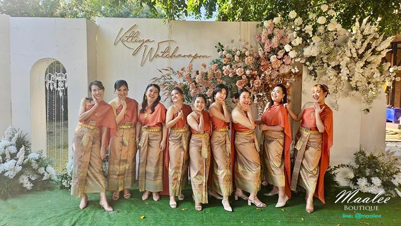 เช่า ชุดไทย ชุดเพื่อนเจ้าสาว ชุดไทยสไบสีส้มอิฐ ผ้าถุงทอง