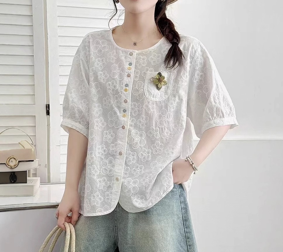 เสื้อผ้าลูกไม้แต่งกระดุมสีแต่งเข็มกลัดดอกไม้
