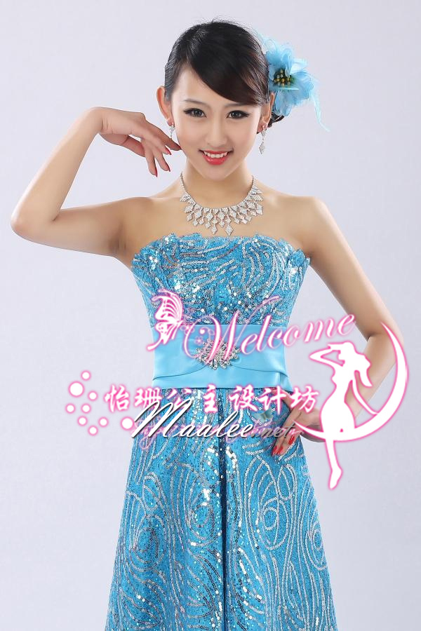 พร้อมเช่า ชุดราตรียาว สีฟ้า เนื้อผ้าปักเลื่อมสวย แต่งคริสตัลและโบว์ที่เอว