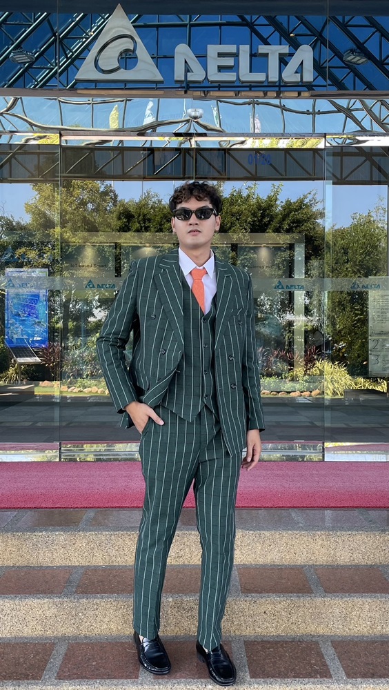 พร้อมเช่า ชุดสูทชาย สีเขียว ลายทางเก๋ๆ (พร้อมเสื้อกั๊ก)