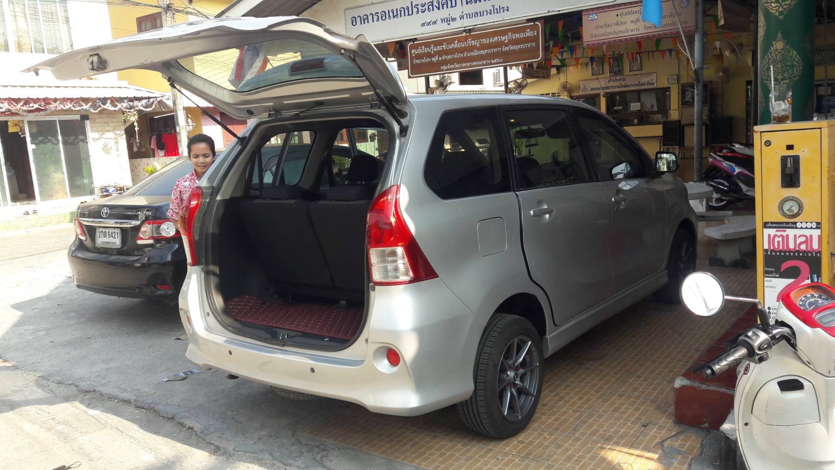 พรมรถยนต์ Toyota Avanza 2014 ปูพรม6D สีแดงเลือดหมู เต็มคัน