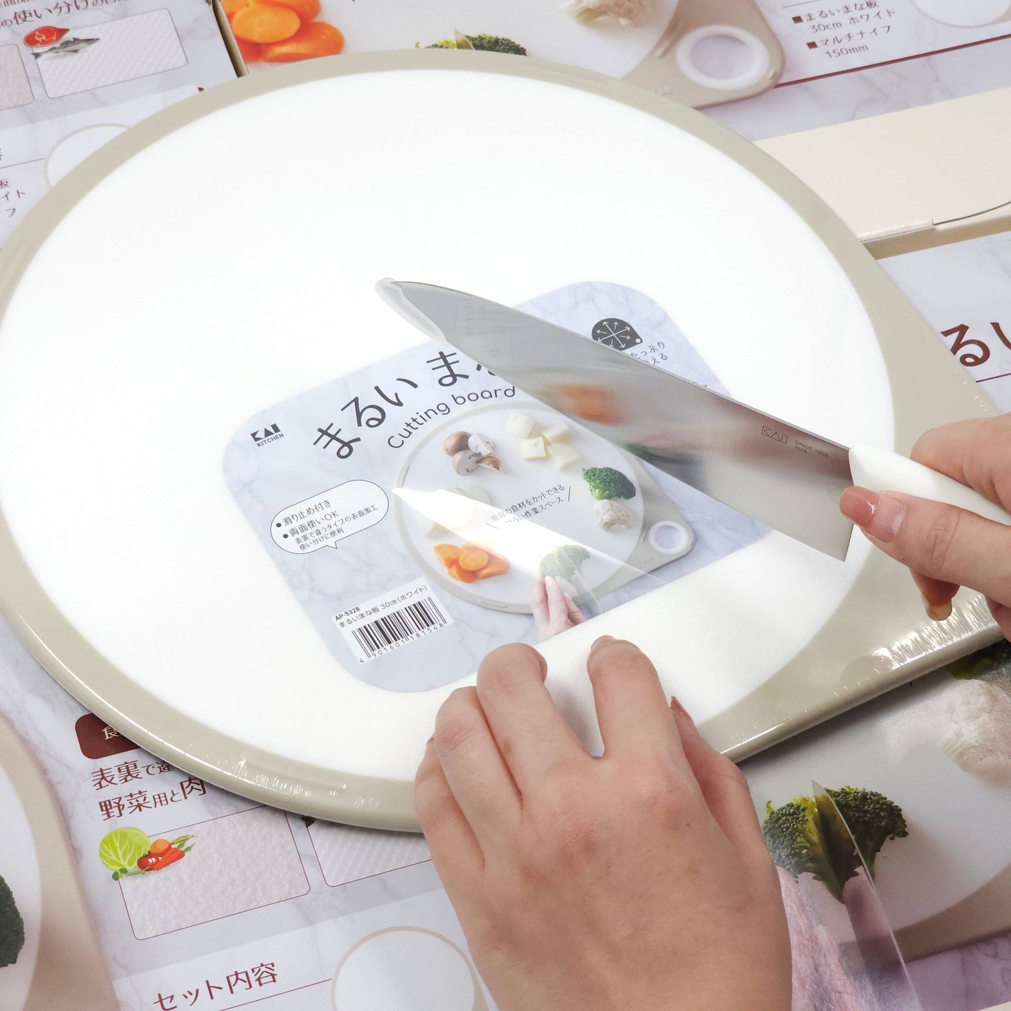 KAI SEKIMAGOROKU เซ็ตมีดพร้อมเขียง (มีด Santoku 15 ซม. + เขียง 30 ซม.)