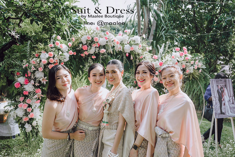 เช่า ชุดไทย ชุดเพื่อนเจ้าสาว ชุดไทยผ้าถุงสีเทาชาเงิน สไบสีชมพูนู๊ด